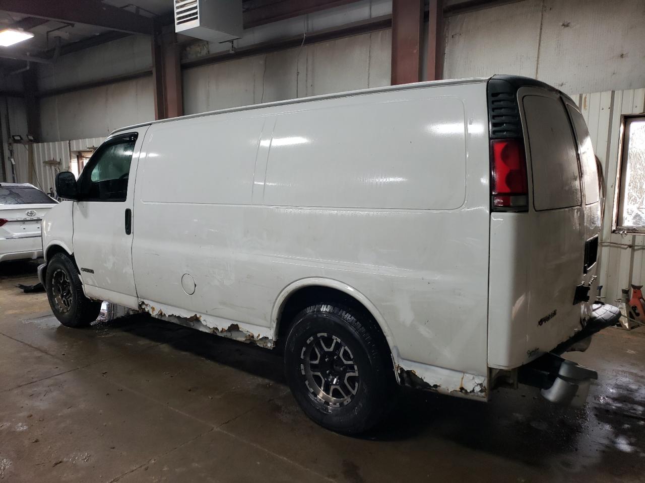 Изображение 2 2002 CHEVROLET EXPRESS G1500  2002 с VIN 1GCFG15M621137058