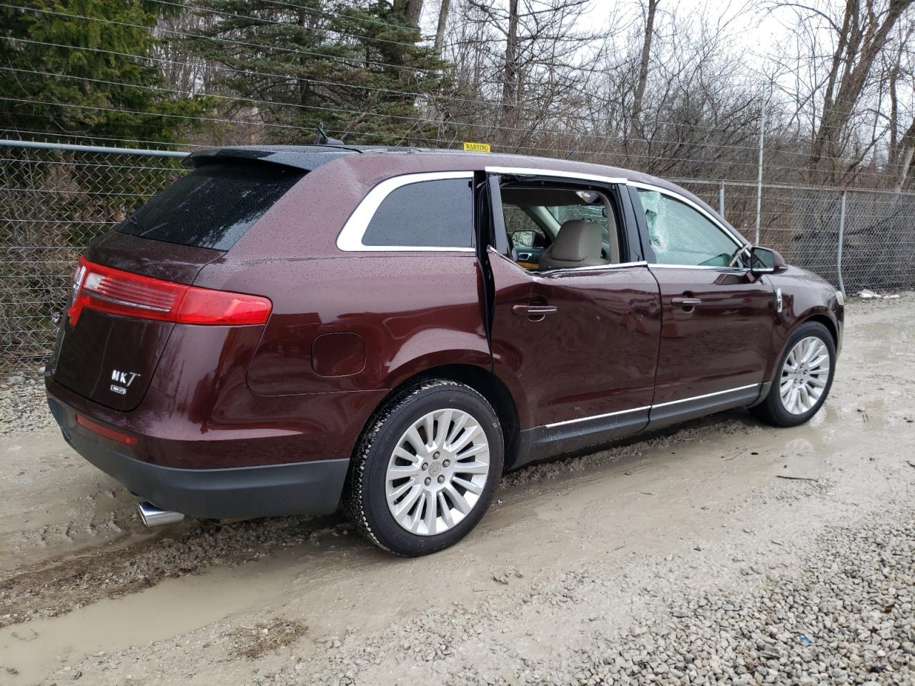 Image 3 of 2010 LINCOLN MKT  2010 with VIN 2LMHJ5AR3ABJ28114