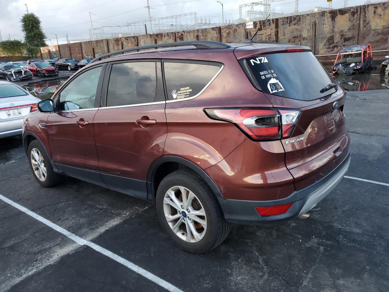 Изображение 2 2018 FORD ESCAPE SE 2018 с VIN 1FMCU9GD0JUB16223