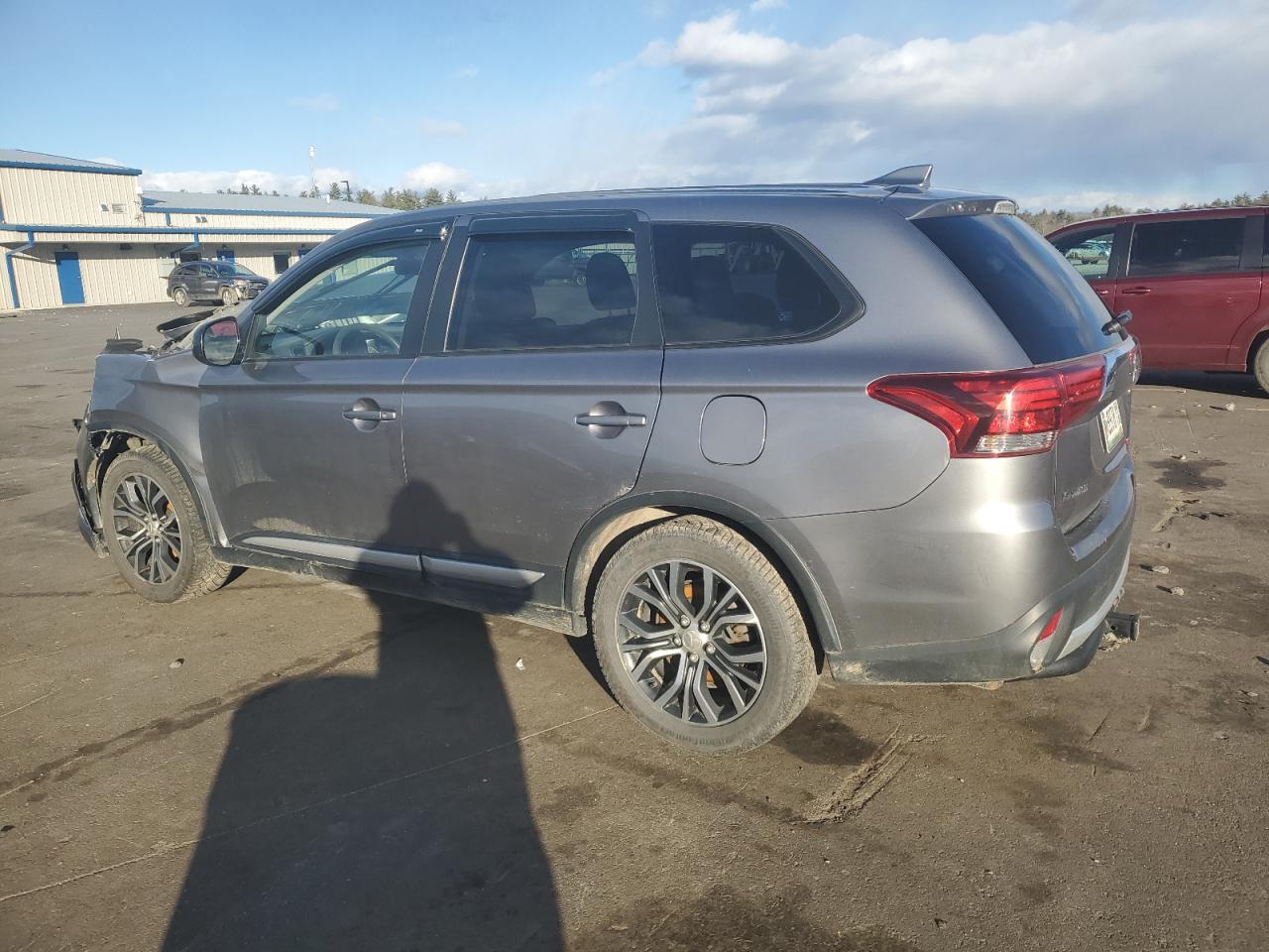 Image 2 of 2018 MITSUBISHI OUTLANDER SE 2018 with VIN JA4AZ3A35JZ056320