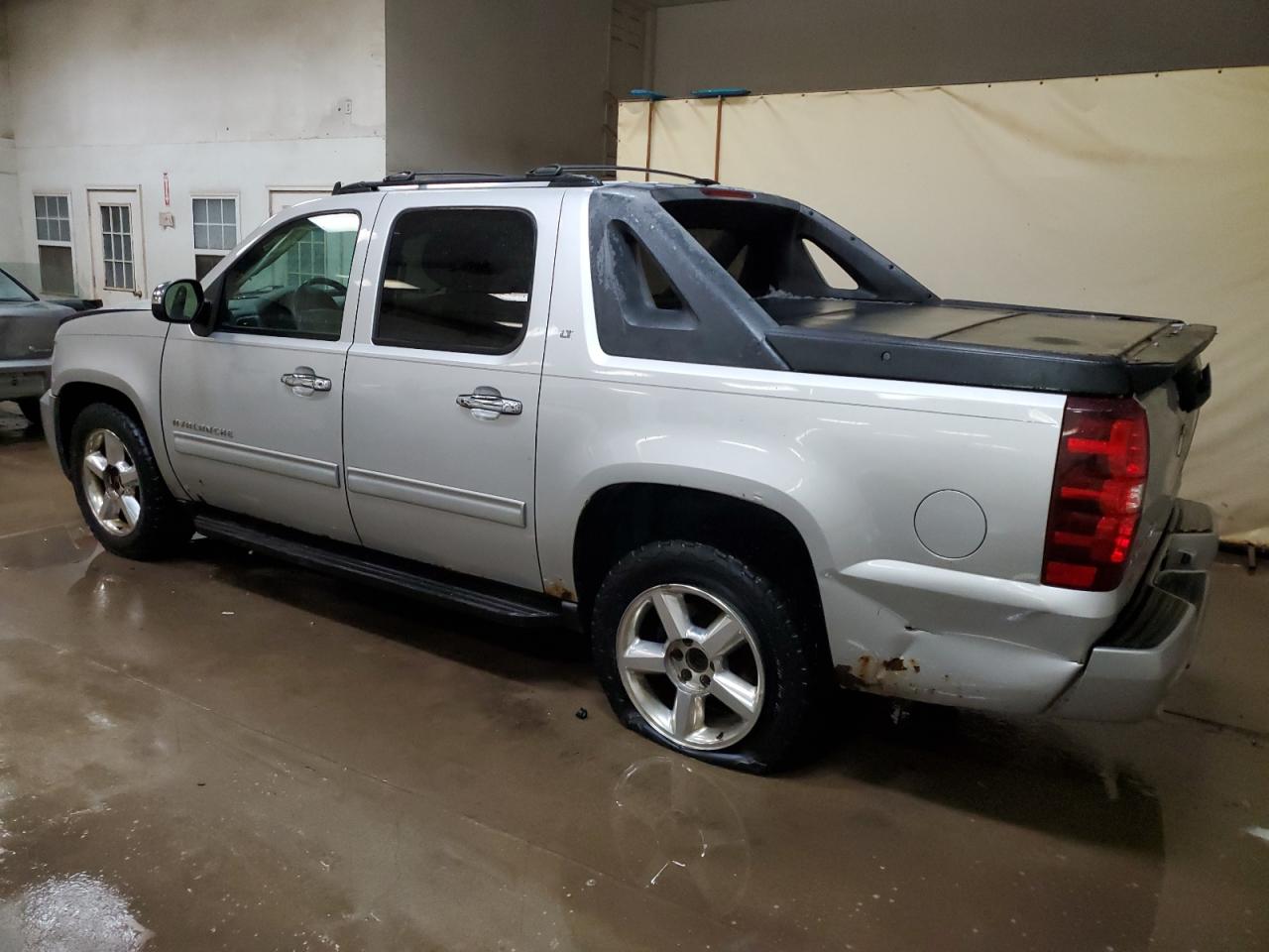 Изображение 2 2011 CHEVROLET AVALANCHE LT 2011 с VIN 3GNTKFE3XBG102831