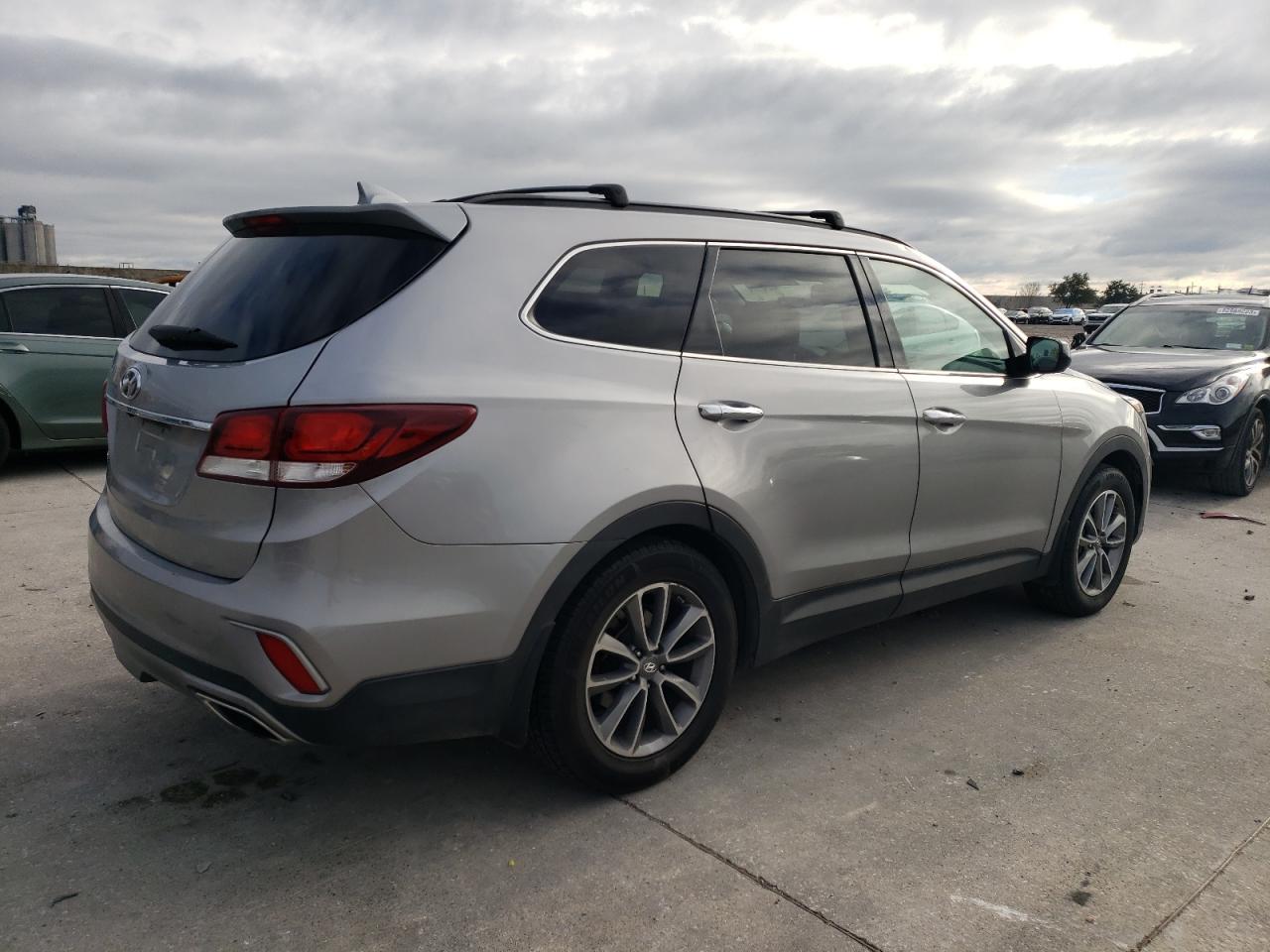 Image 3 of 2017 HYUNDAI SANTA FE SE 2017 with VIN KM8SM4HF3HU199963