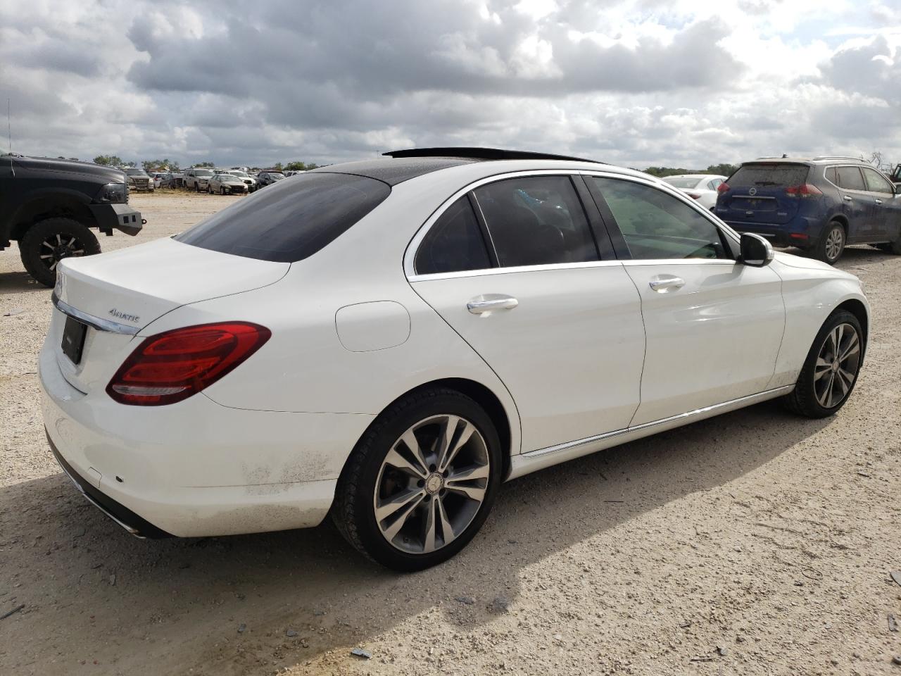 Obraz 3 z Mercedes-Benz C 300 4Matic 2015 z VIN 55SWF4KB1FU040594