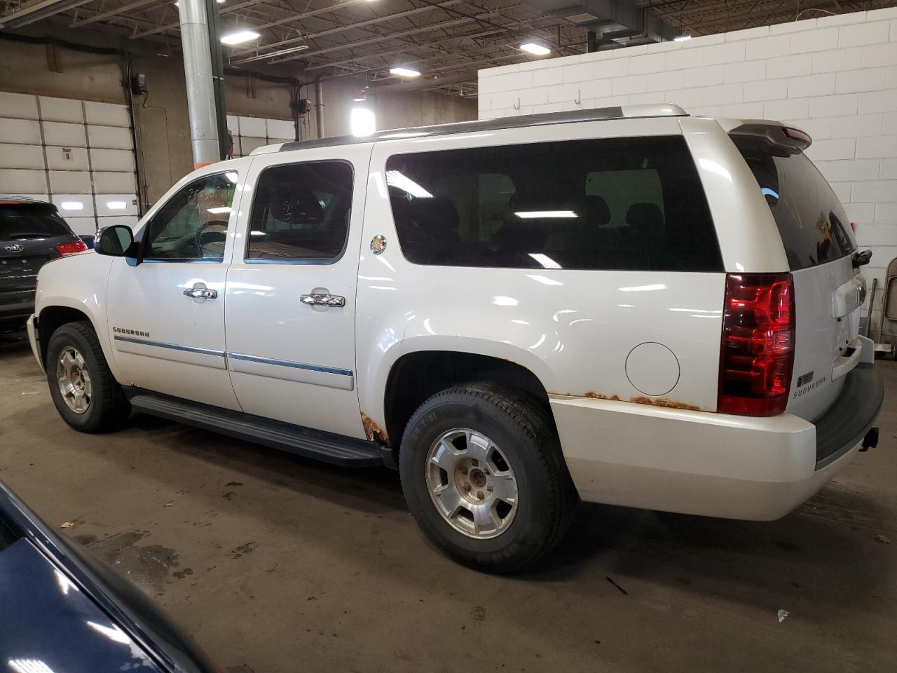 Изображение 2 2010 CHEVROLET SUBURBAN K1500 LTZ 2010 с VIN 1GNUKKE3XAR248769