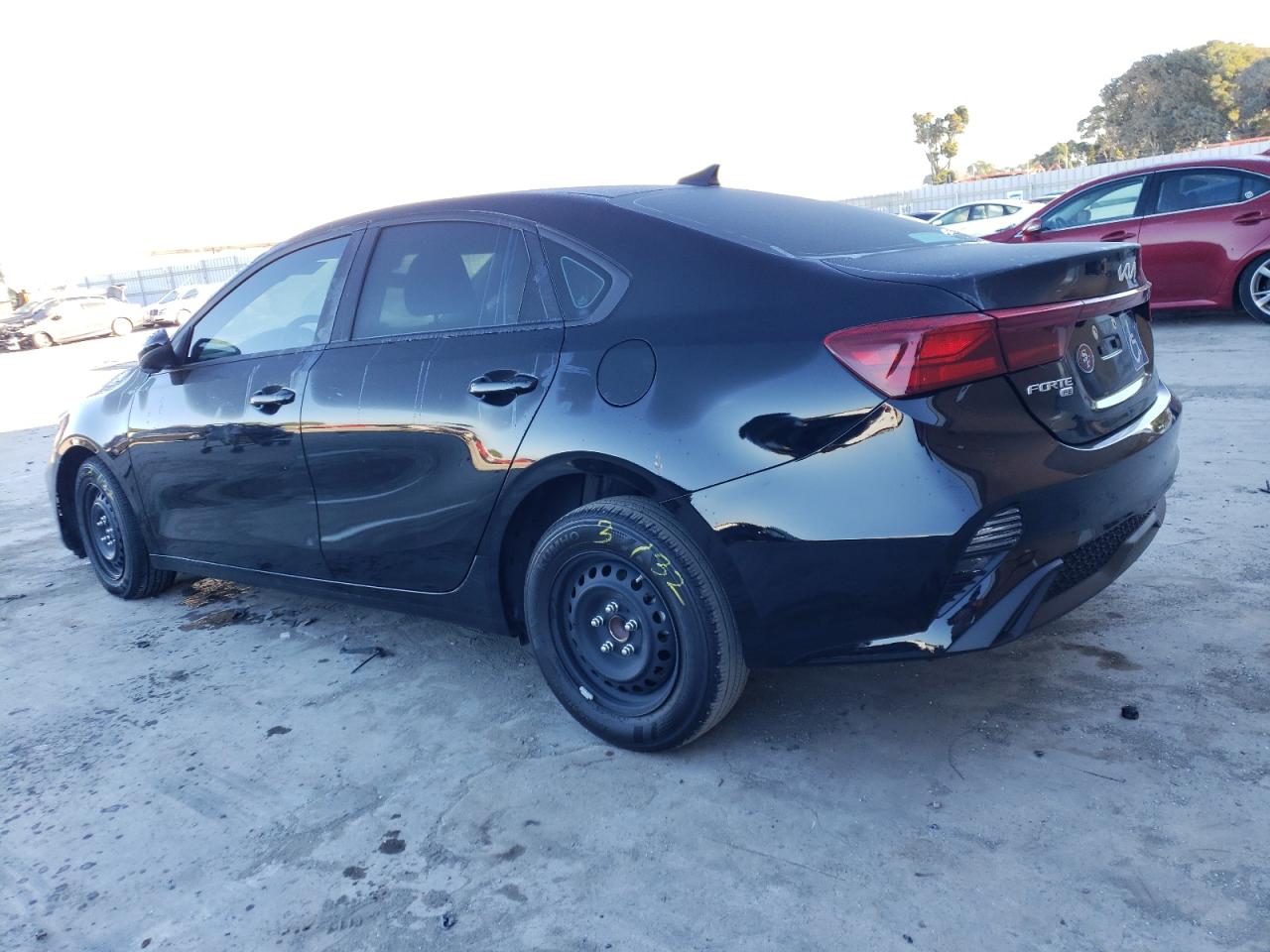 Изображение 2 2023 KIA FORTE LX 2023 с VIN 3KPF24AD1PE570121