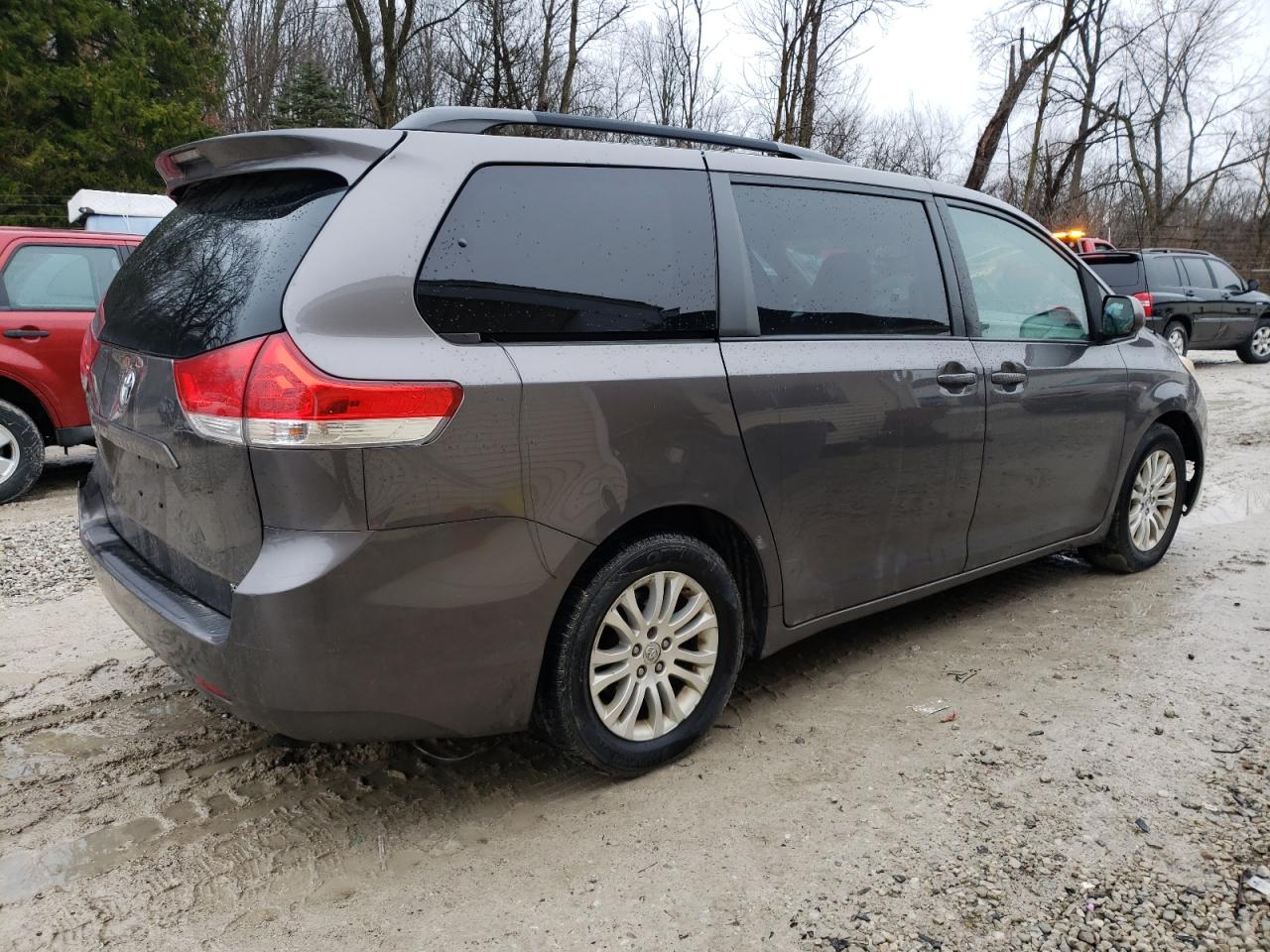 Изображение 3 2013 TOYOTA SIENNA XLE 2013 с VIN 5TDYK3DC5DS371385