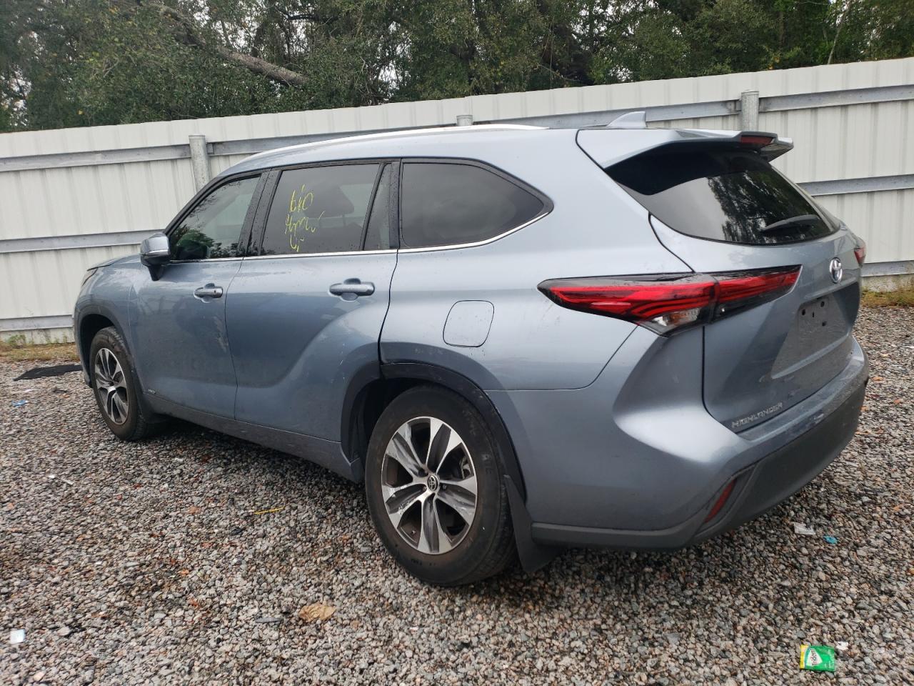 Obraz 2 z 2022 TOYOTA HIGHLANDER HYBRID XLE 2022 z VIN 5TDGBRCH9NS088940