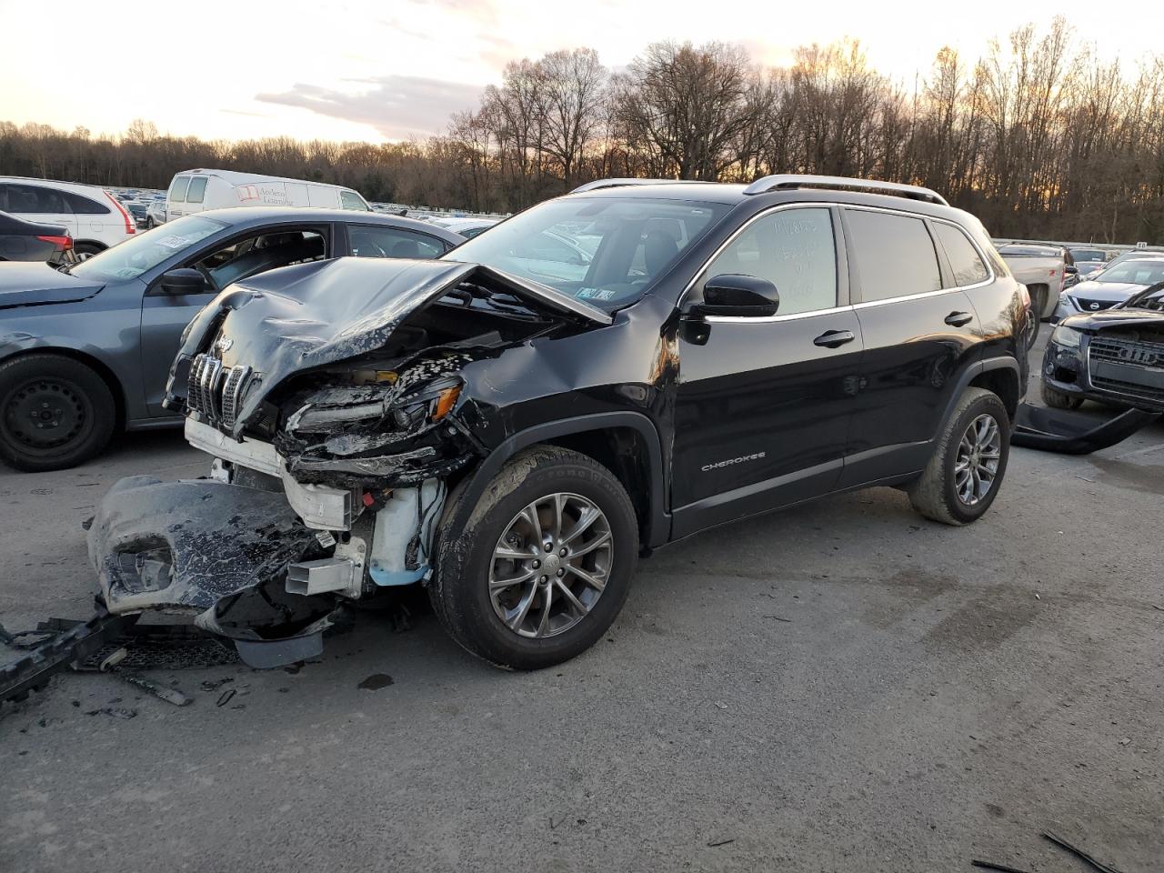 Image 1 of 2019 JEEP CHEROKEE LATITUDE PLUS 2019 with VIN 1C4PJMLB7KD473664