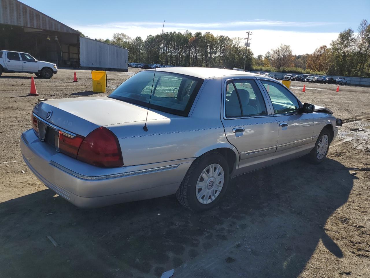 Image 3 of 2005 MERCURY GRAND MARQUIS GS 2005 with VIN 2MEFM74W45X639897