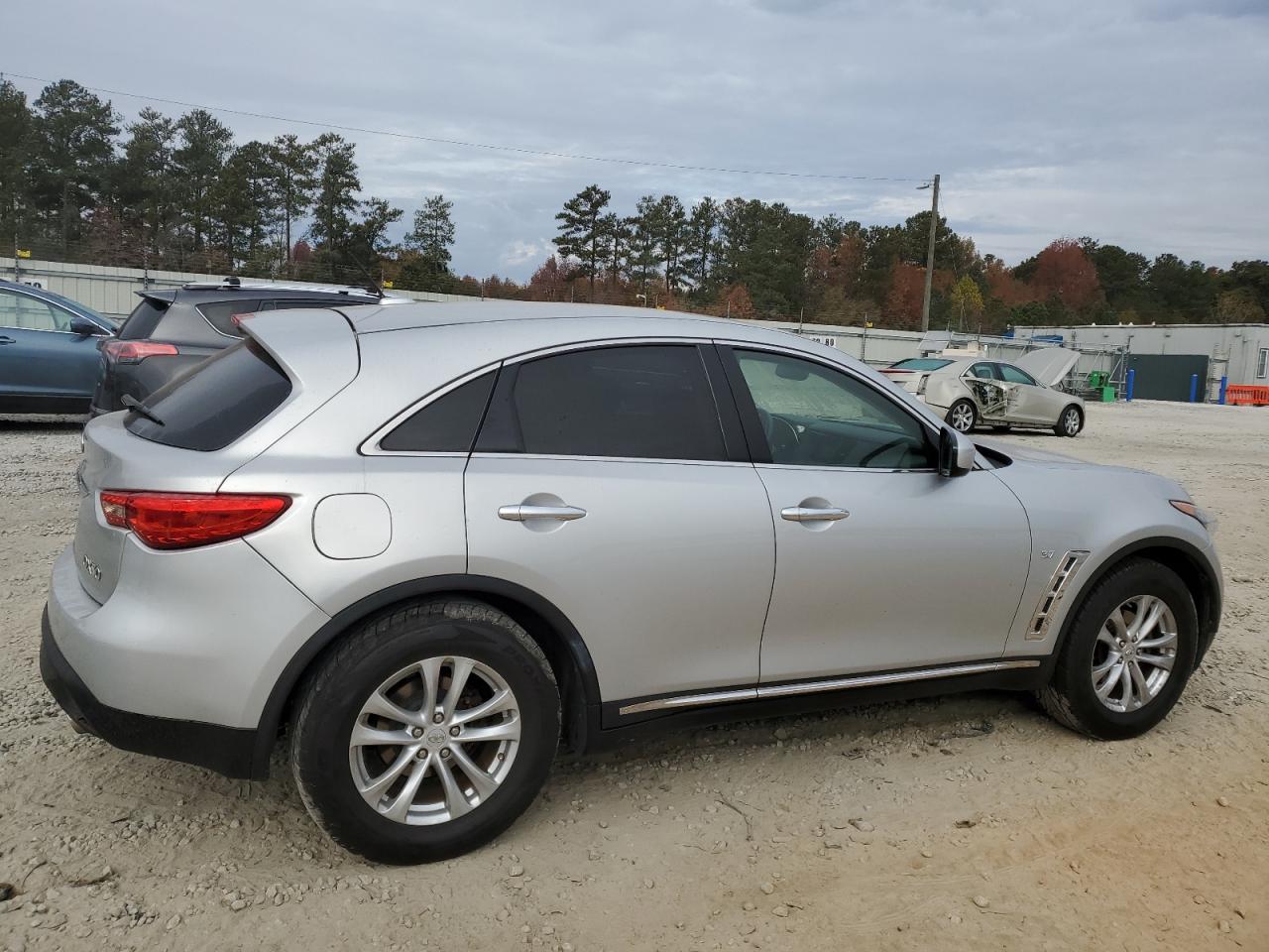Image 3 of 2017 INFINITI QX70  2017 with VIN JN8CS1MU1HM141193