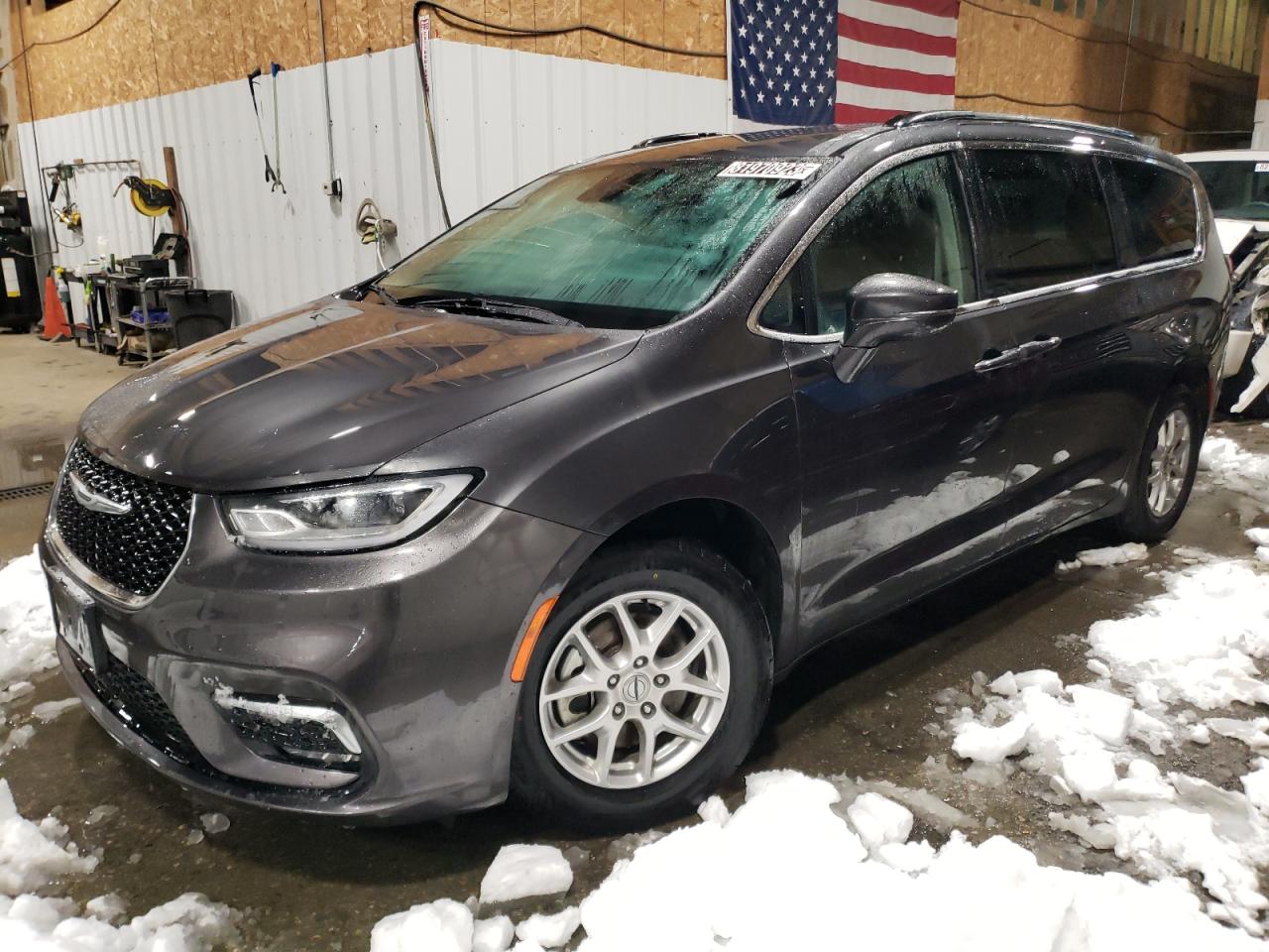 Image 1 of 2022 CHRYSLER PACIFICA TOURING L 2022 with VIN 2C4RC1BG7NR179374