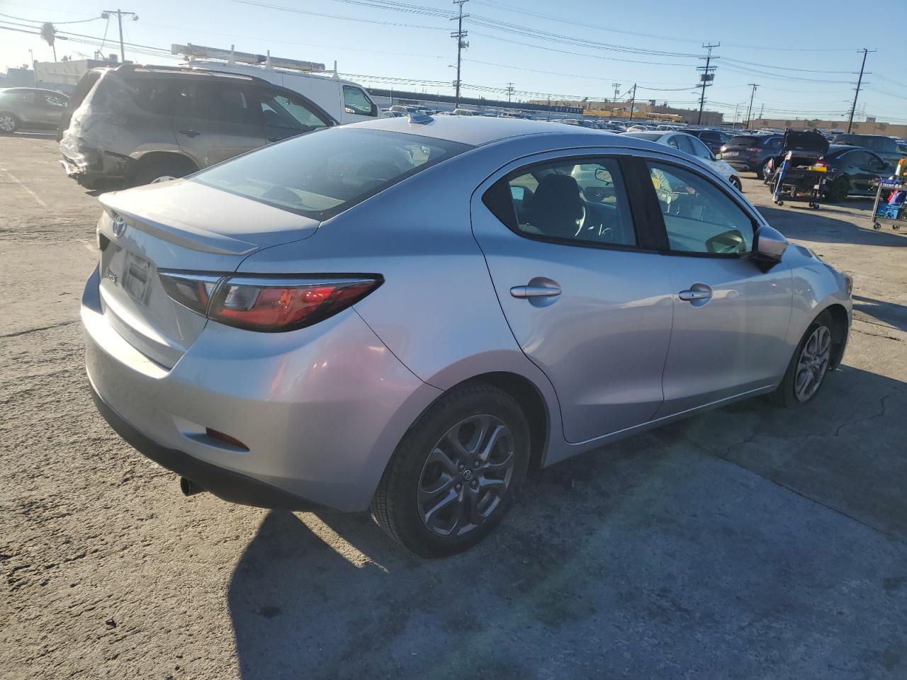 Image 3 of 2019 TOYOTA YARIS L 2019 with VIN 3MYDLBYV4KY516909