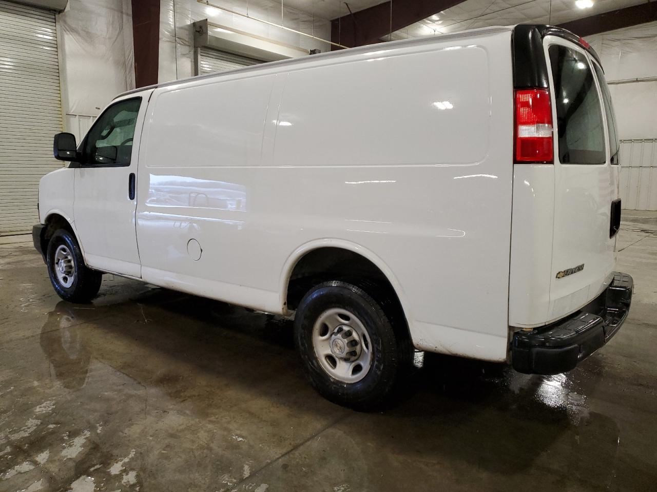 Obraz 2 z 2021 CHEVROLET EXPRESS G2500  2021 z VIN 1GCWGAFP0M1154482