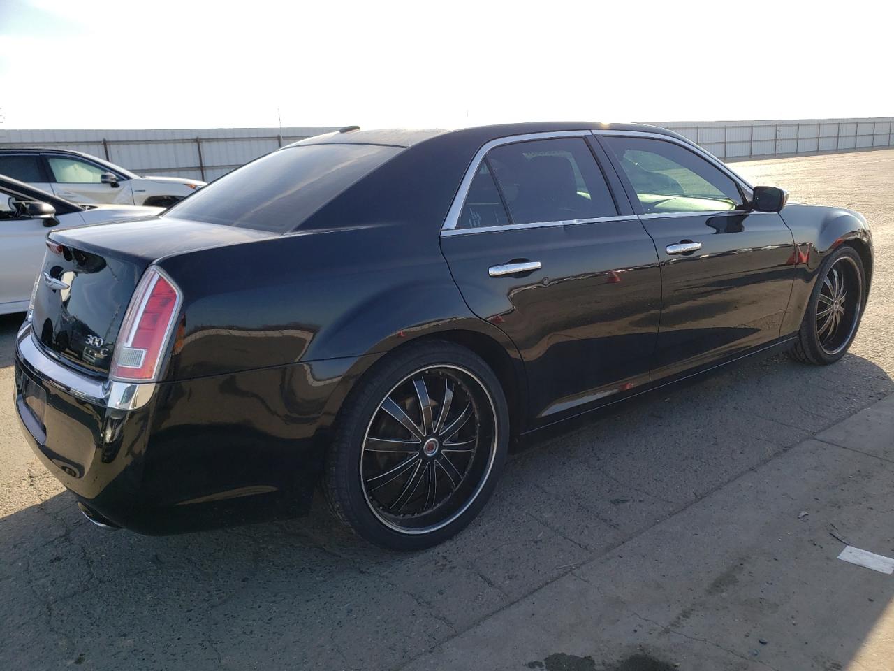 Obraz 3 z 2013 CHRYSLER 300C  2013 z VIN 2C3CCAET0DH556537