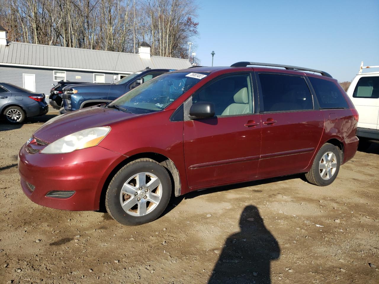 Obraz 1 z 2010 TOYOTA SIENNA CE 2010 z VIN 5TDKK4CC1AS328977
