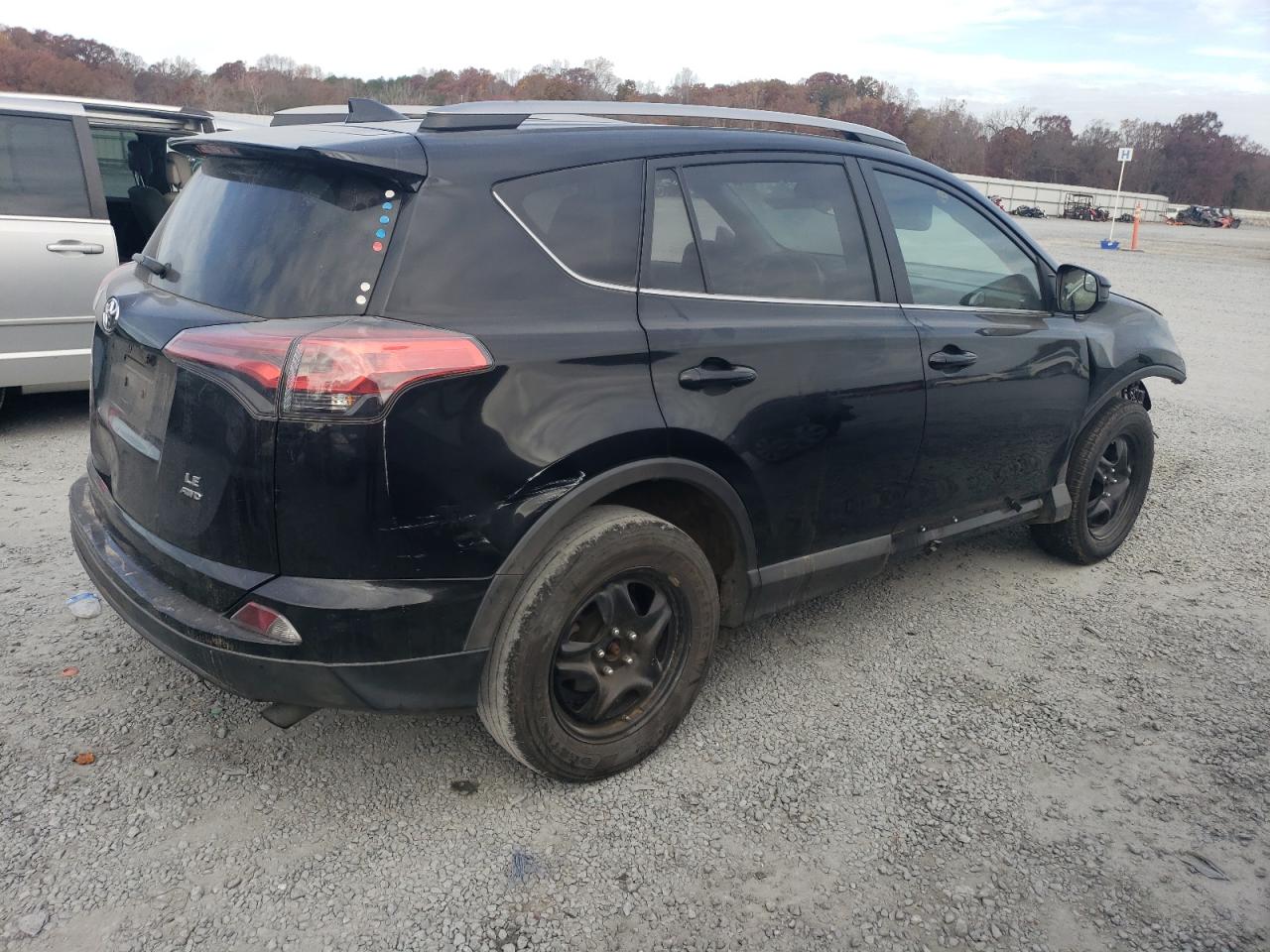 Obraz 3 z 2018 TOYOTA RAV4 LE 2018 z VIN 2T3BFREV2JW791354