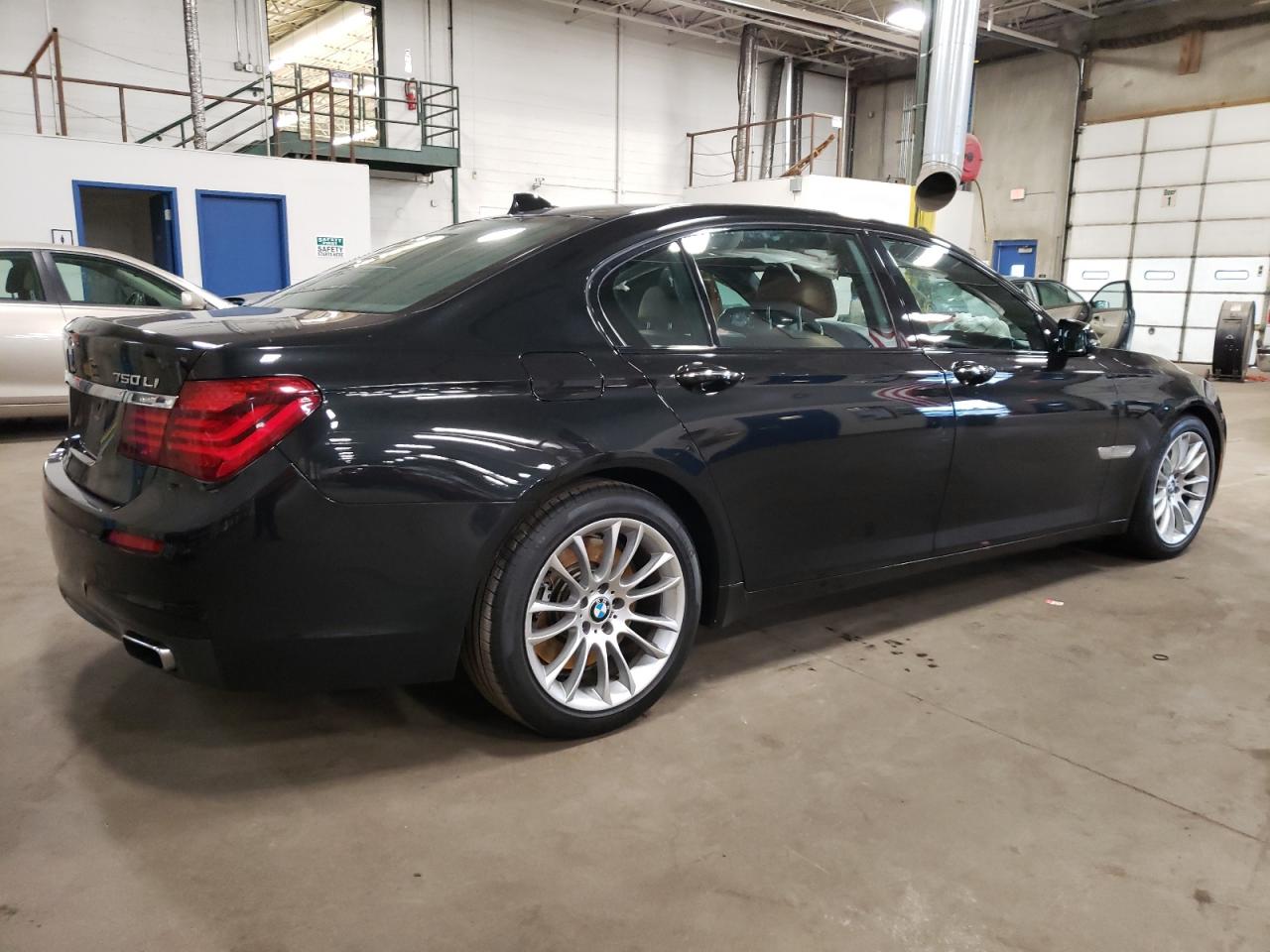Obraz 3 z Bmw 750 Lxi 2015 z VIN WBAYF8C53FD654710