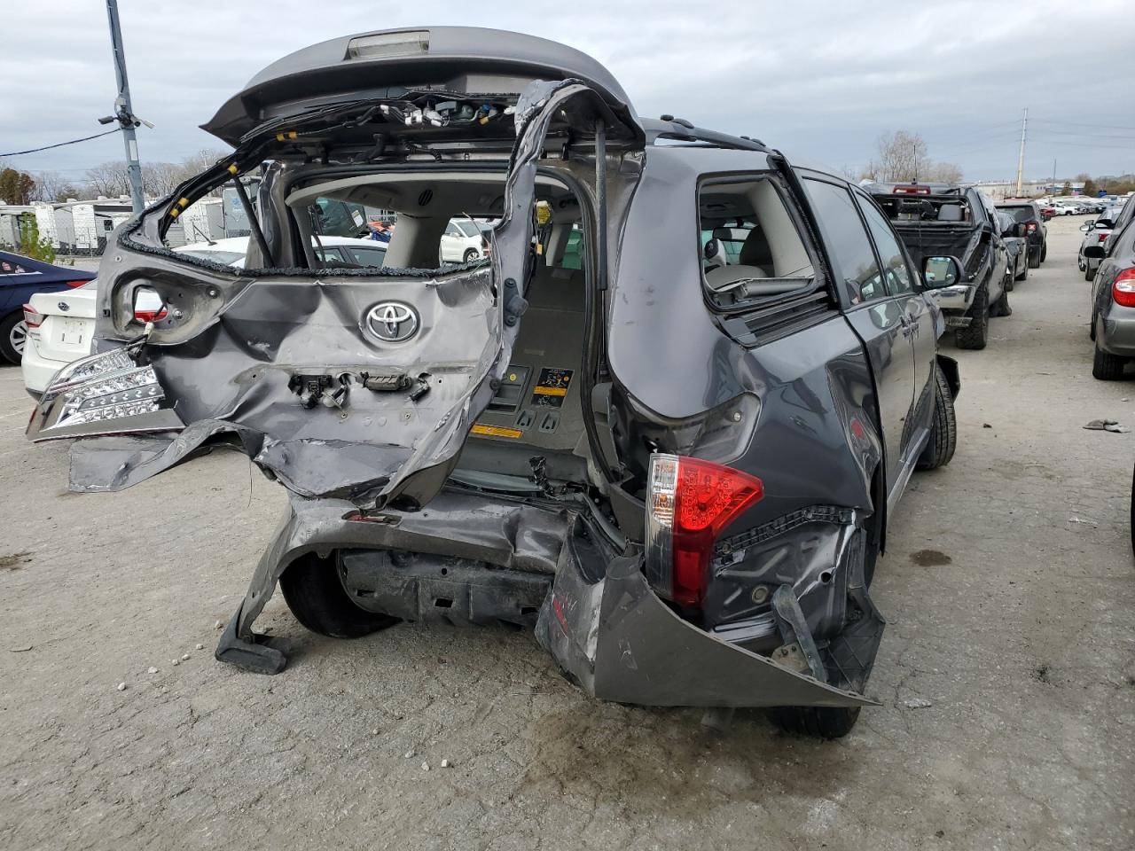 Изображение 3 2011 TOYOTA SIENNA LE 2011 с VIN 5TDKK3DC4BS121199