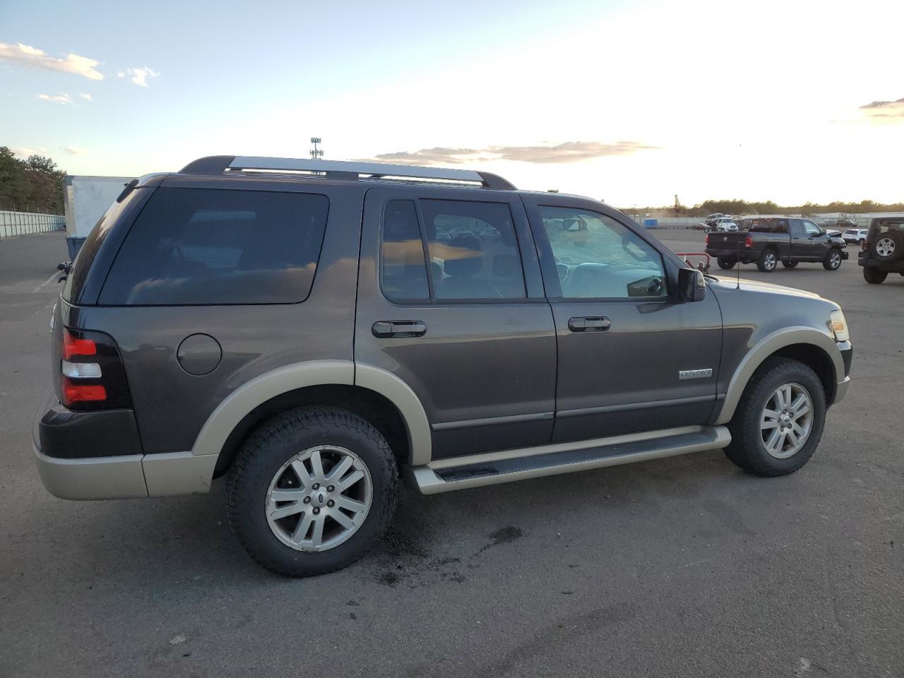Obraz 3 z 2007 FORD EXPLORER EDDIE BAUER 2007 z VIN 1FMEU74E87UB58433