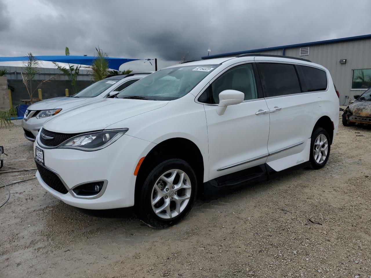 Obraz 1 z 2017 CHRYSLER PACIFICA TOURING L 2017 z VIN 2C4RC1BG4HR713158