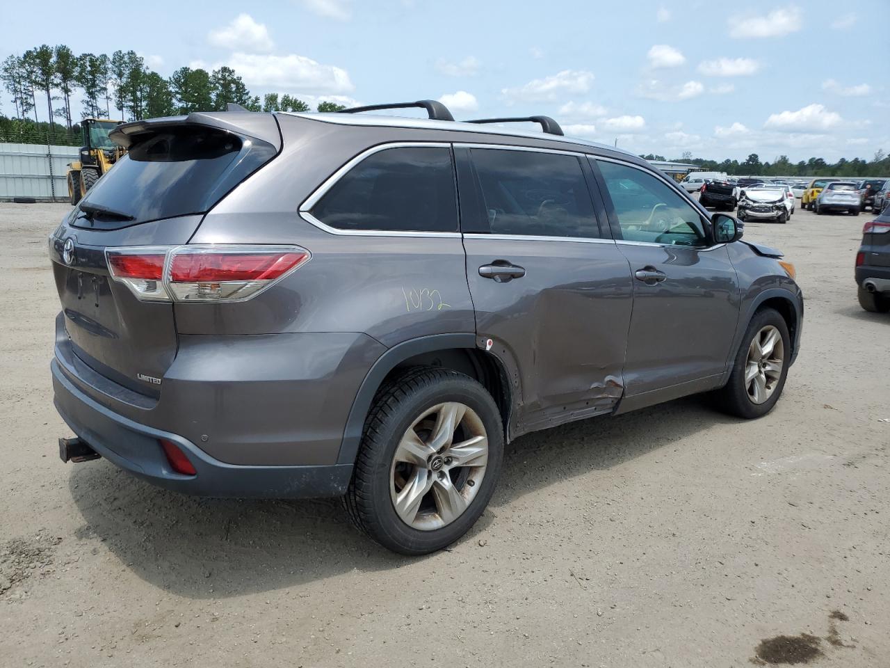 Image 3 of 2016 TOYOTA HIGHLANDER LIMITED 2016 with VIN 5TDYKRFH3GS140307