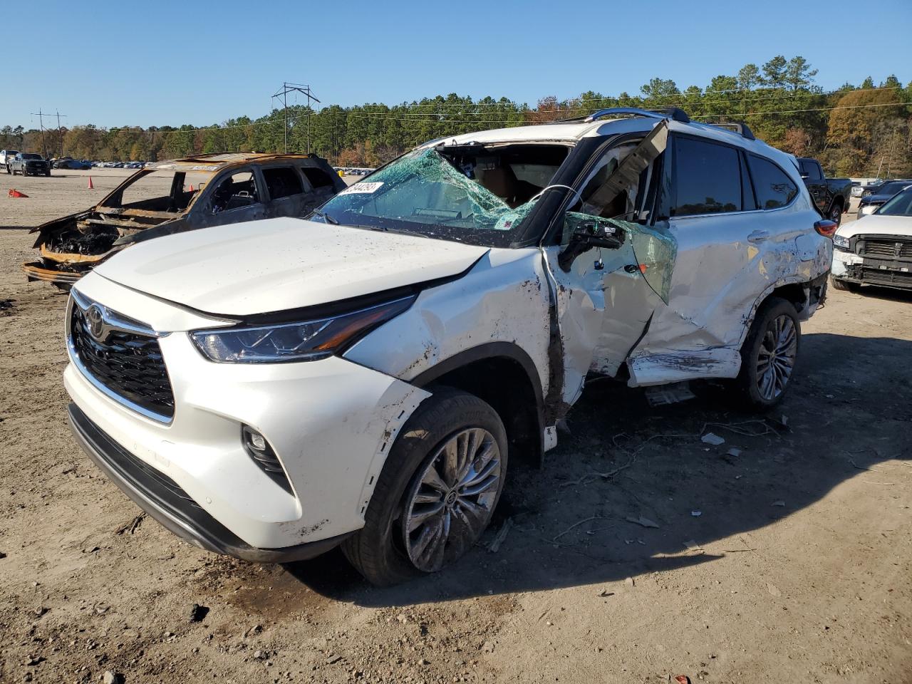 Image 1 of 2021 TOYOTA HIGHLANDER PLATINUM 2021 with VIN 5TDFZRAH3MS076159