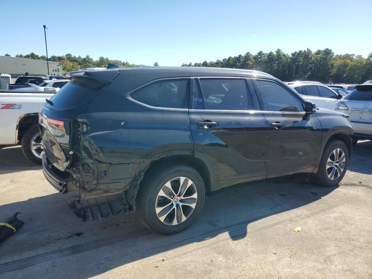 Image 3 of 2021 TOYOTA HIGHLANDER XLE 2021 with VIN 5TDGZRBH4MS528154