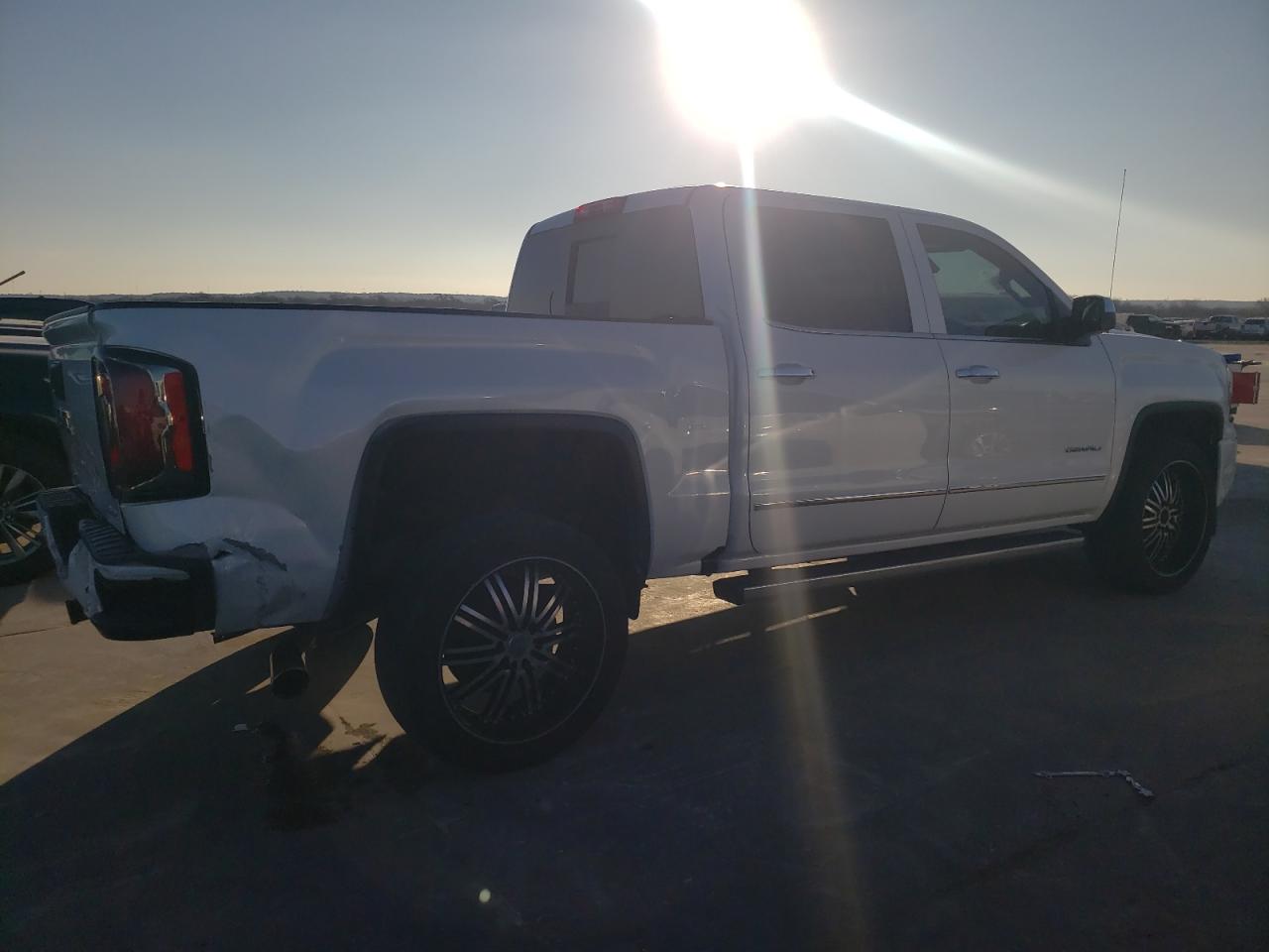 Image 3 of 2018 GMC SIERRA C1500 DENALI 2018 with VIN 3GTP1PEJ0JG385238