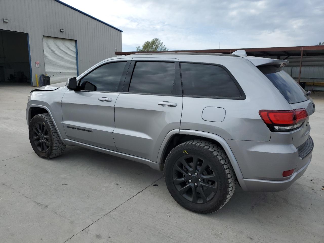 Image 2 of 2017 JEEP GRAND CHEROKEE LAREDO 2017 with VIN 1C4RJEAG8HC952509