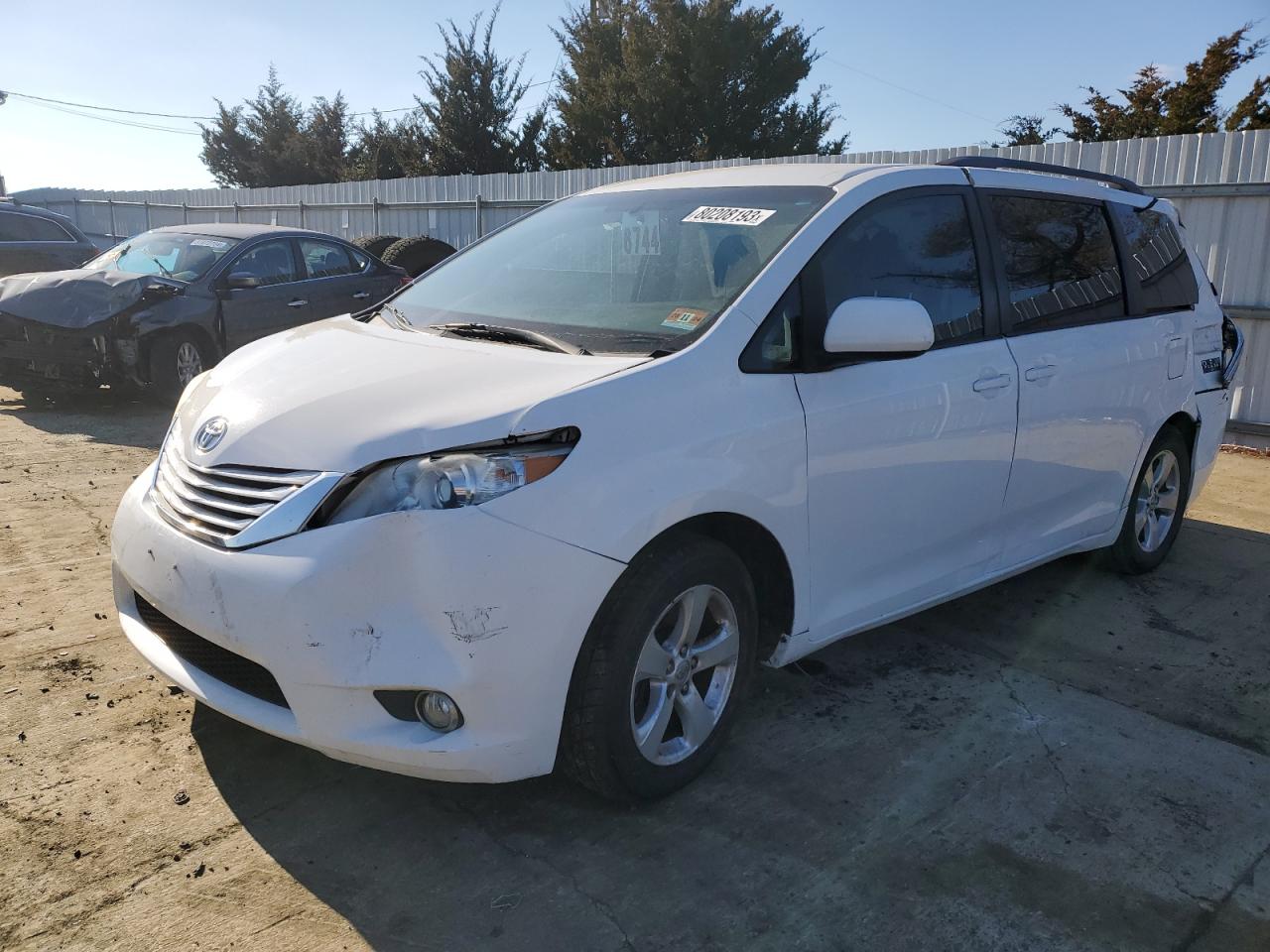 2016 TOYOTA SIENNA LE 2016 image