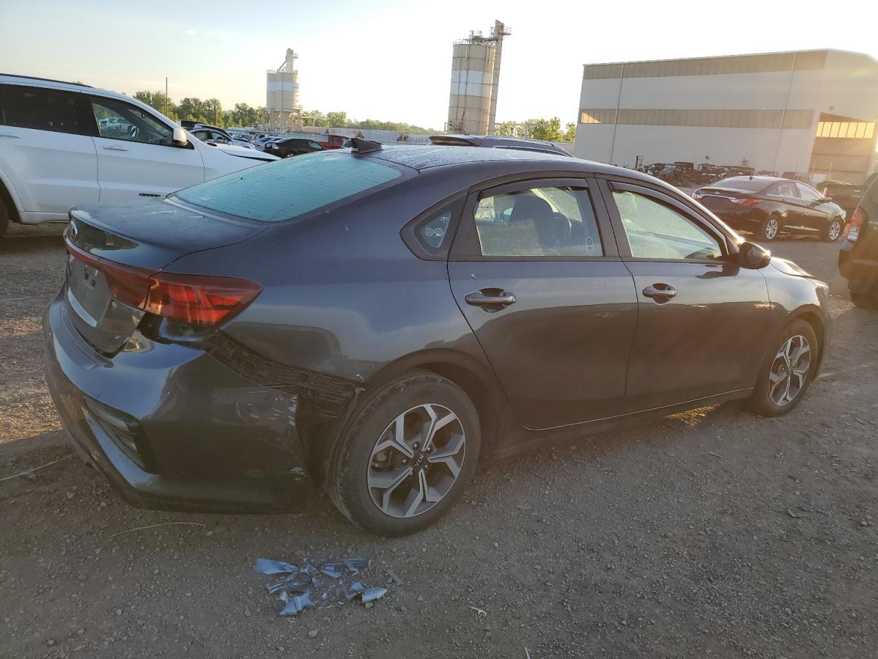 Изображение 3 2021 KIA FORTE FE 2021 с VIN 3KPF24AD1ME335584