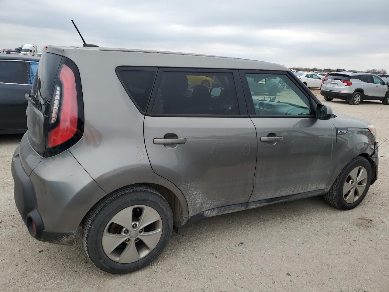 Obraz 3 z 2015 KIA SOUL  2015 z VIN KNDJN2A2XF7218724