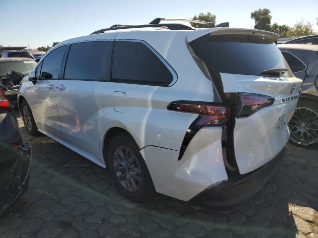 Image 2 of 2021 TOYOTA SIENNA XLE 2021 with VIN 5TDJRKEC3MS011344