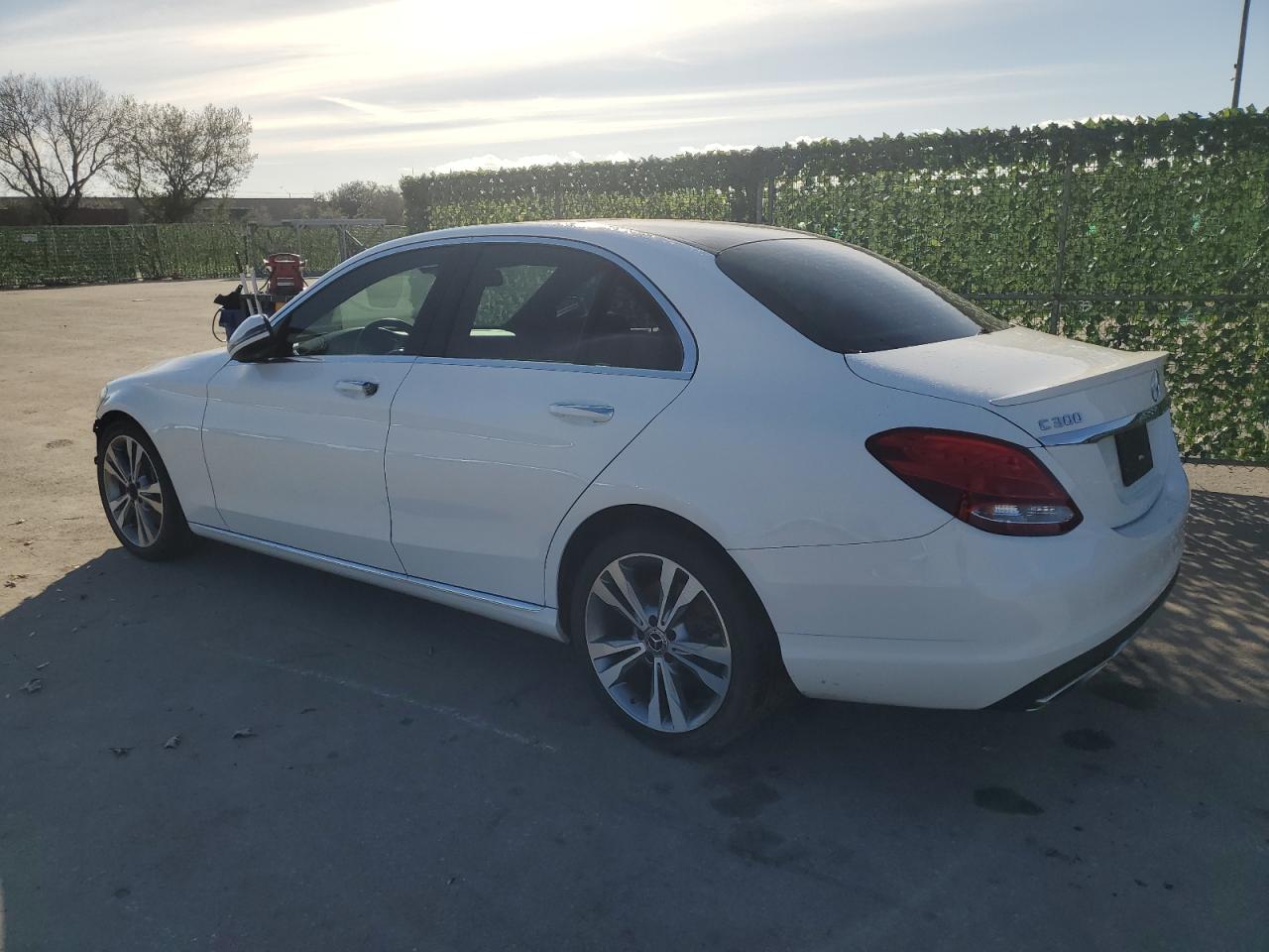 Изображение 2 2018 MERCEDES-BENZ C 300 2018 с VIN WDDWF4JB2JR315854