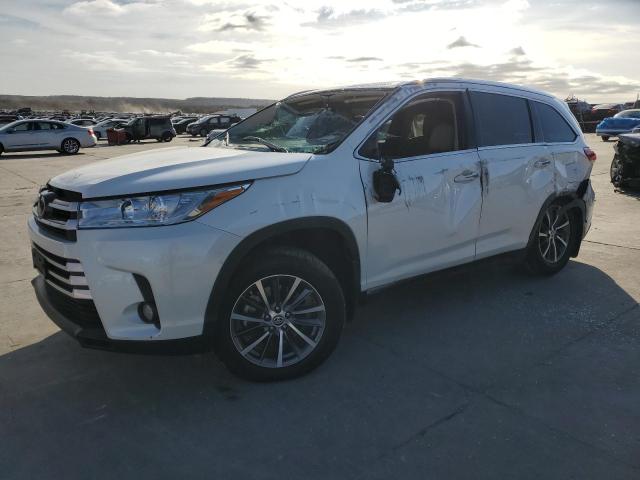Image 1 of 2019 TOYOTA HIGHLANDER SE 2019 with VIN 5TDKZRFH3KS370066