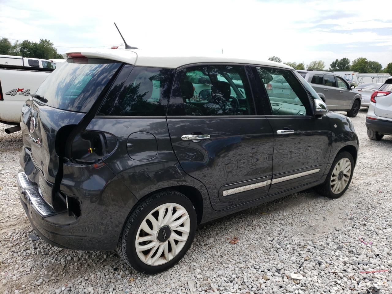 Image 3 of 2015 FIAT 500L LOUNGE 2015 with VIN ZFBCFACH8FZ035038