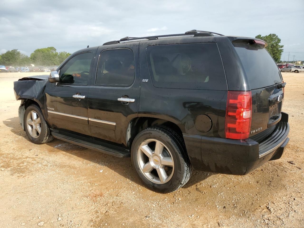 Image 2 of 2011 CHEVROLET TAHOE C1500 LTZ 2011 with VIN 1GNSCCE0XBR315422