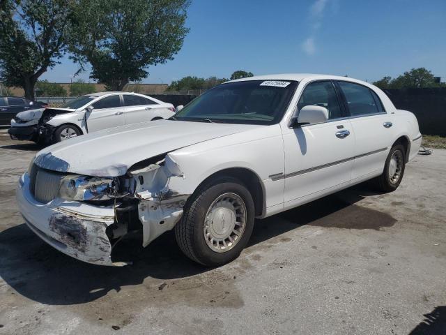 Image 1 of 2001 LINCOLN TOWN CAR EXECUTIVE 2001 with VIN 1LNHM81W41Y632572