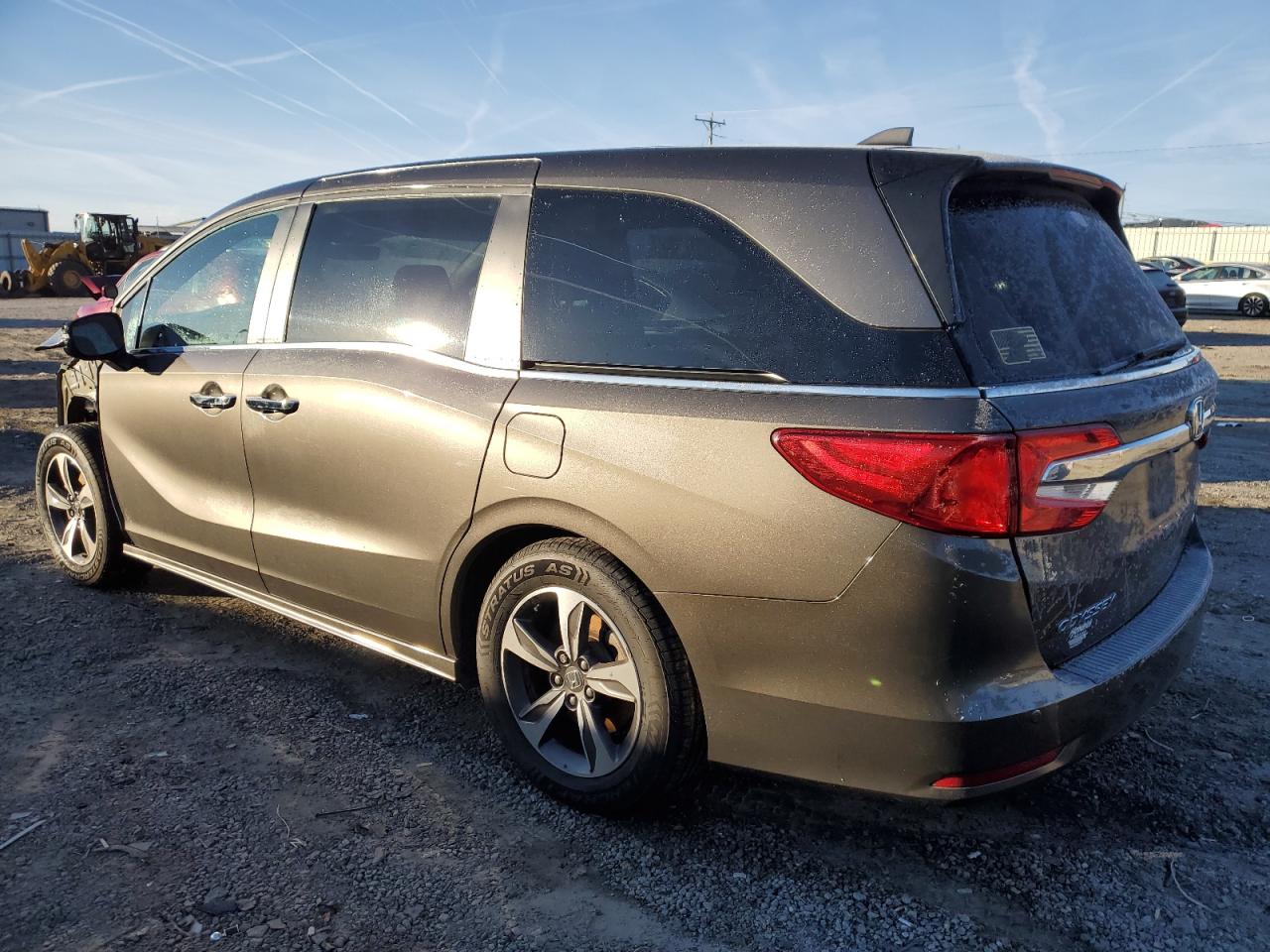Image 2 of 2018 HONDA ODYSSEY TOURING 2018 with VIN 5FNRL6H85JB010604