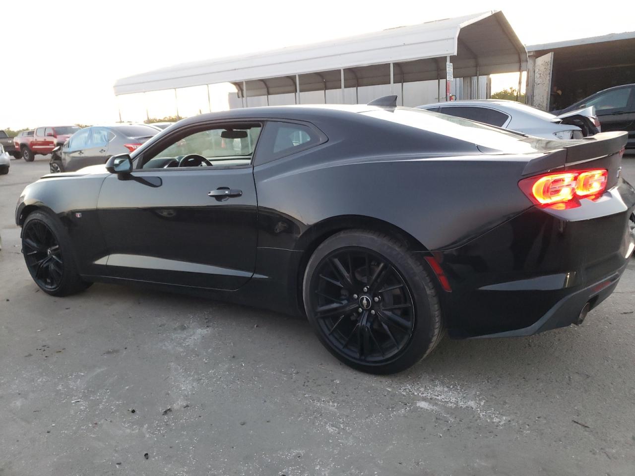 Изображение 2 2019 CHEVROLET CAMARO LS 2019 с VIN 1G1FB1RS6K0110559