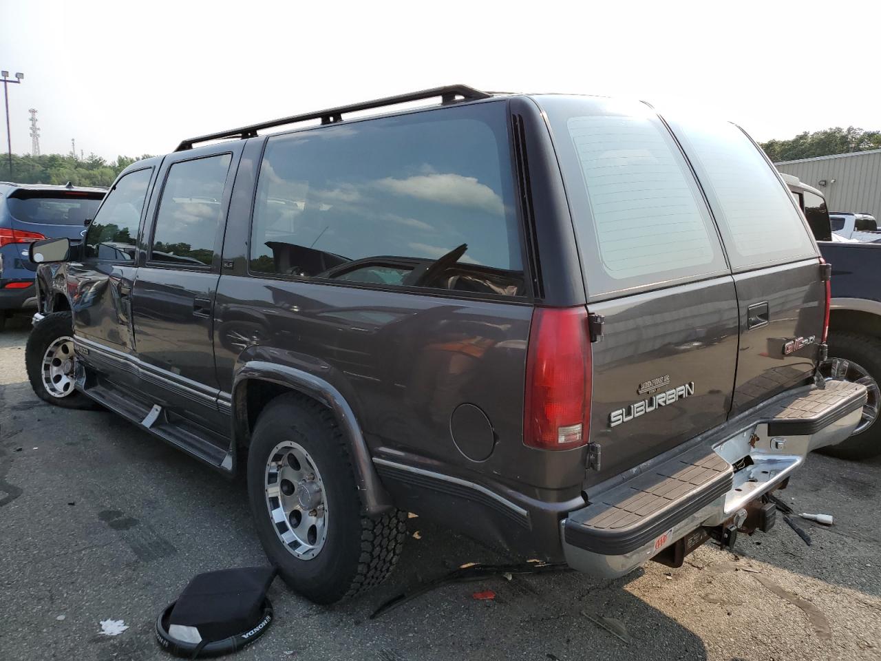 Obraz 2 z 1993 GMC SUBURBAN K1500 1993 z VIN 1GKFK16K3PJ704611