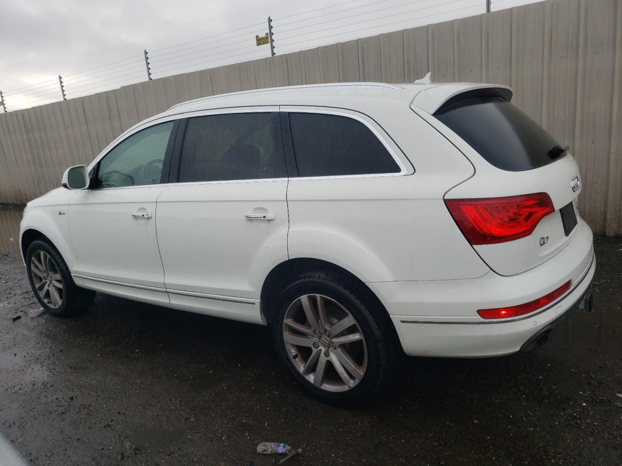 Image 2 of 2015 AUDI Q7 PREMIUM PLUS 2015 with VIN WA1LGAFE0FD028152
