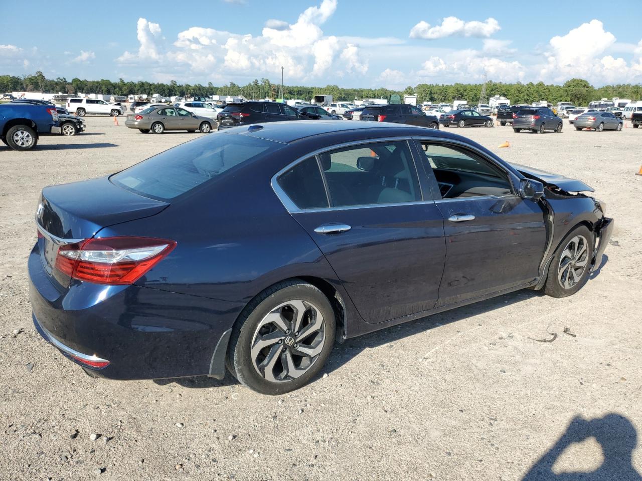 Image 3 of Honda Accord Exl 2016 with VIN 1HGCR2F8XGA155186
