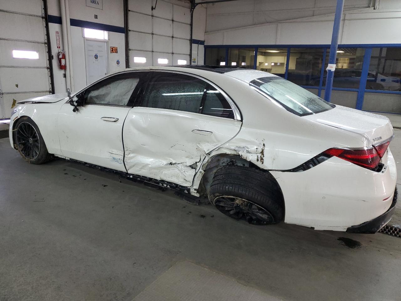 Изображение 2 2022 MERCEDES-BENZ S 580 4MATIC 2022 с VIN W1K6G7GBXNA155023