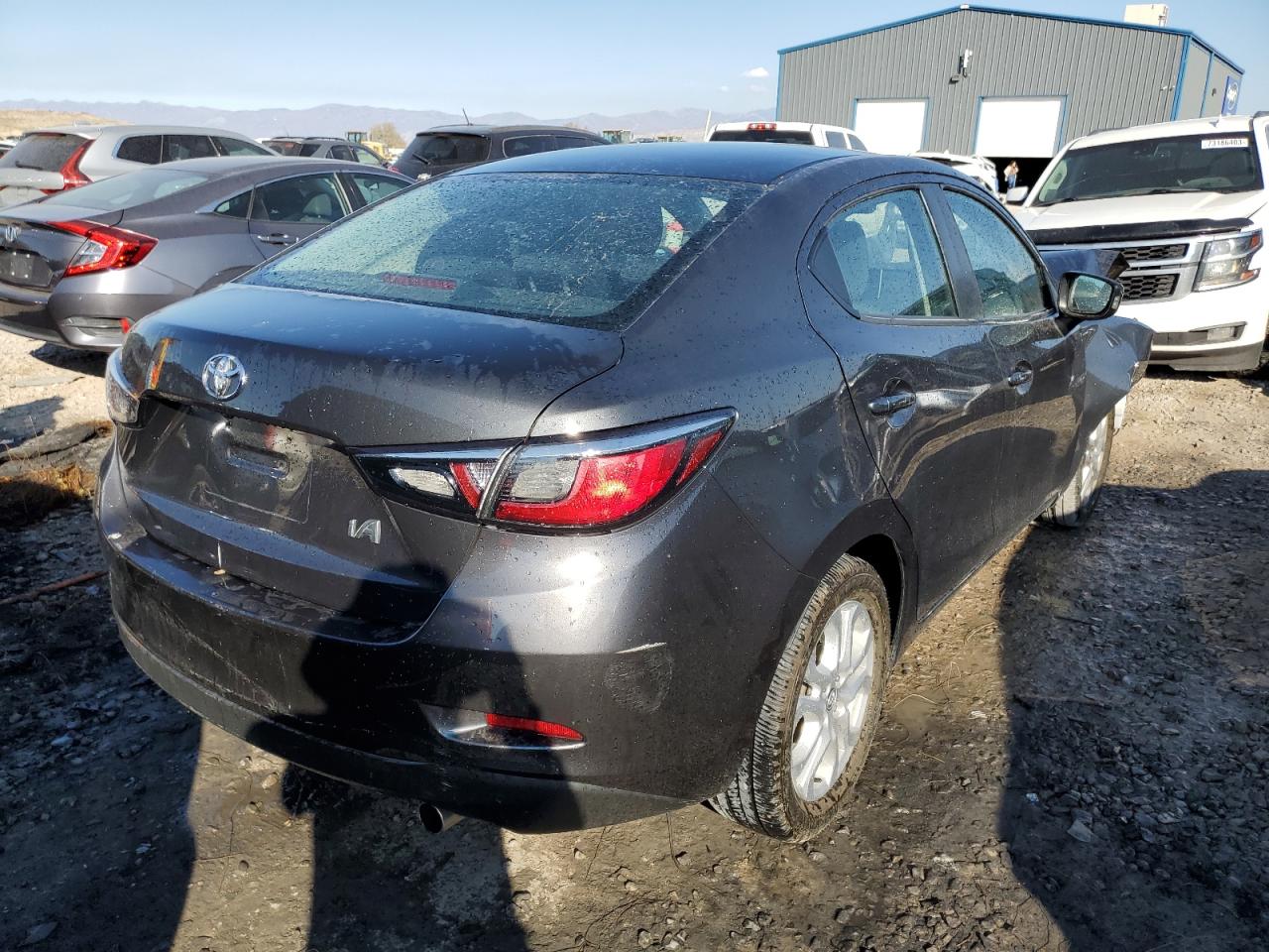 Изображение 3 Toyota Yaris Ia 2017 с VIN 3MYDLBYV7HY173635