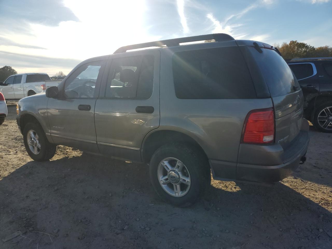 Image 2 of 2005 FORD EXPLORER XLT 2005 with VIN 1FMZU73E45ZA28460