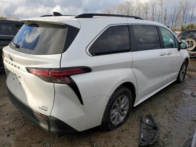 Obraz 3 z 2022 TOYOTA SIENNA XLE 2022 z VIN 5TDJSKFC3NS045093
