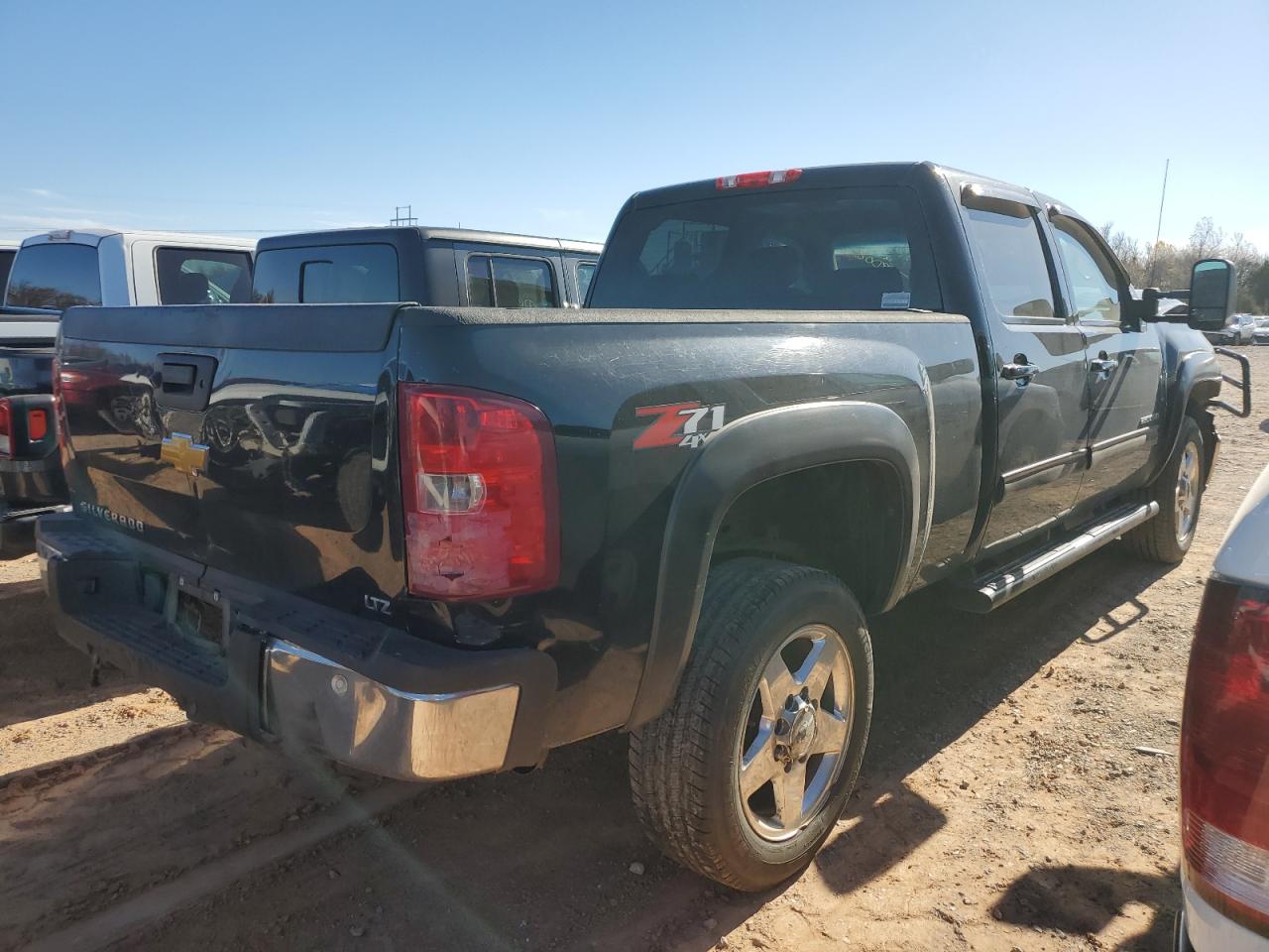 Image 3 of 2014 CHEVROLET SILVERADO K2500 HEAVY DUTY LTZ 2014 with VIN 1GC1KYE8XEF122008