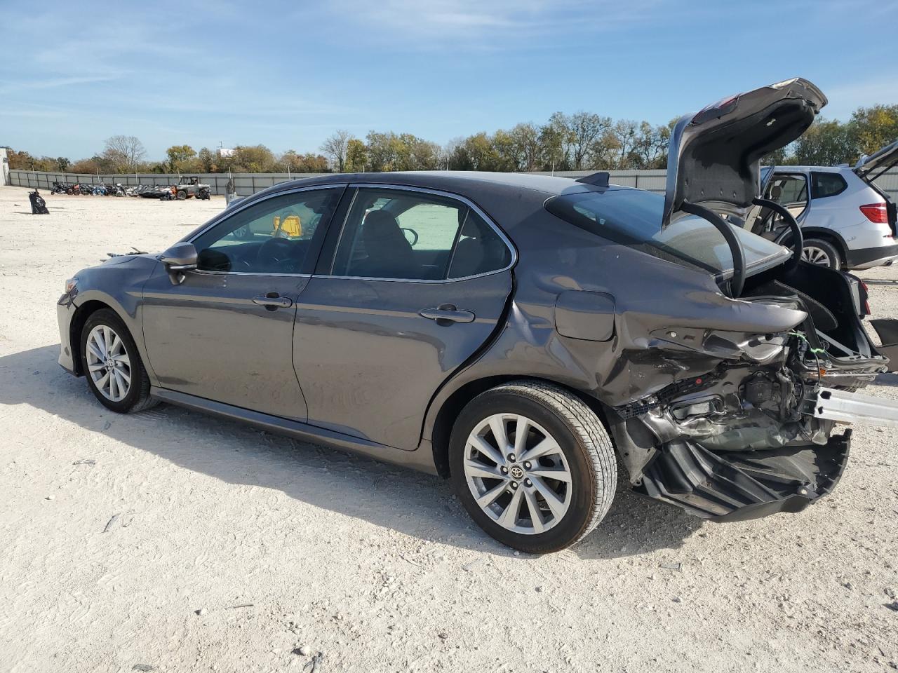 Изображение 2 2023 TOYOTA CAMRY LE 2023 с VIN 4T1C11AK5PU730999