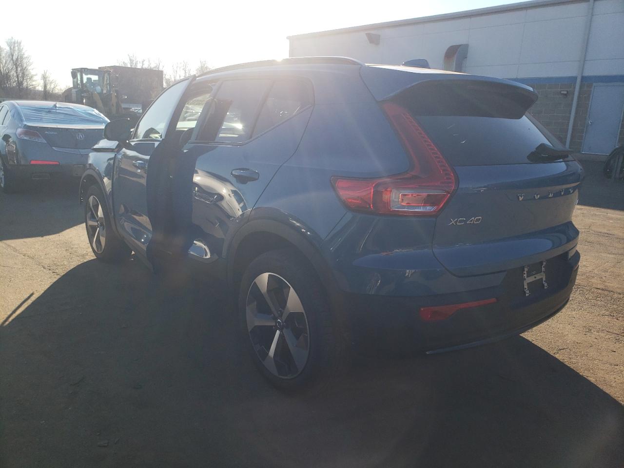 Image 2 of 2023 VOLVO XC40 PLUS 2023 with VIN YV4L12UW6P2942960